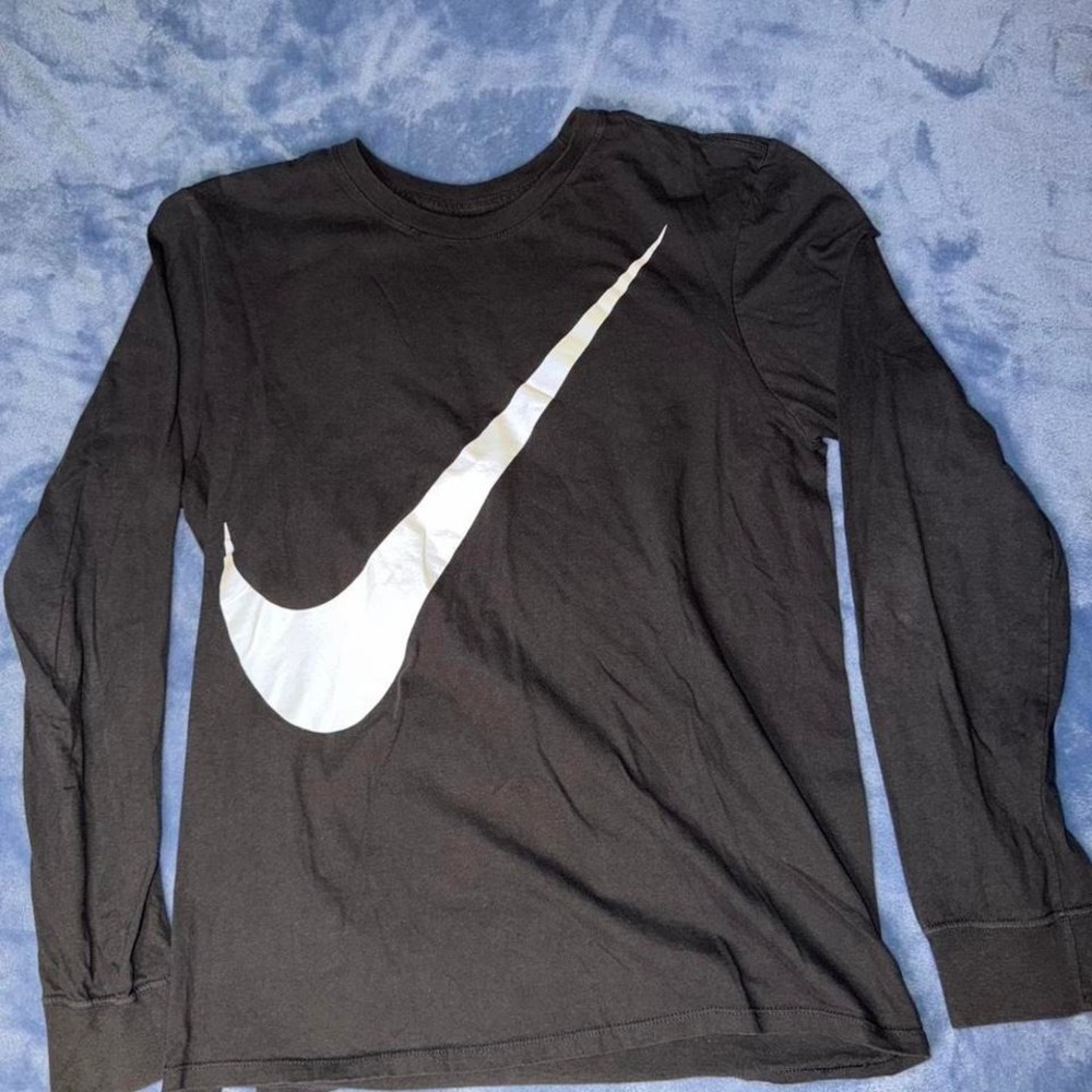 Nike long sleeve tee men size medium‎